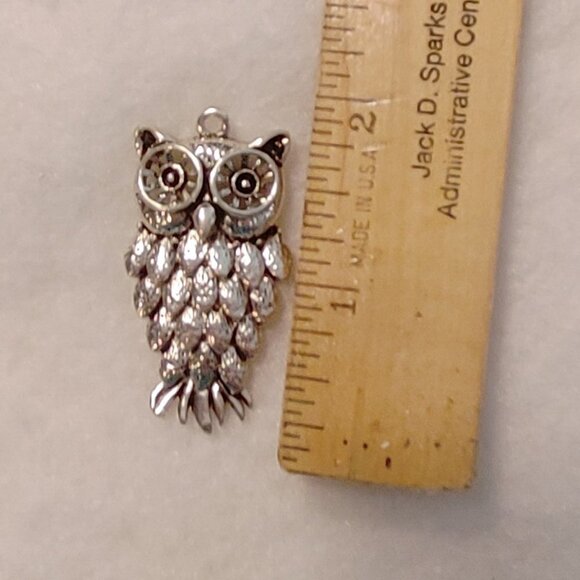 Owl Necklace Pendant with pinwheel Eyes Detailed - Picture 3 of 3
